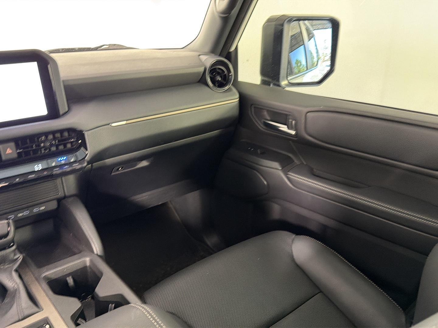 Used 2024 Wind Chill Pearl Toyota Base image 18