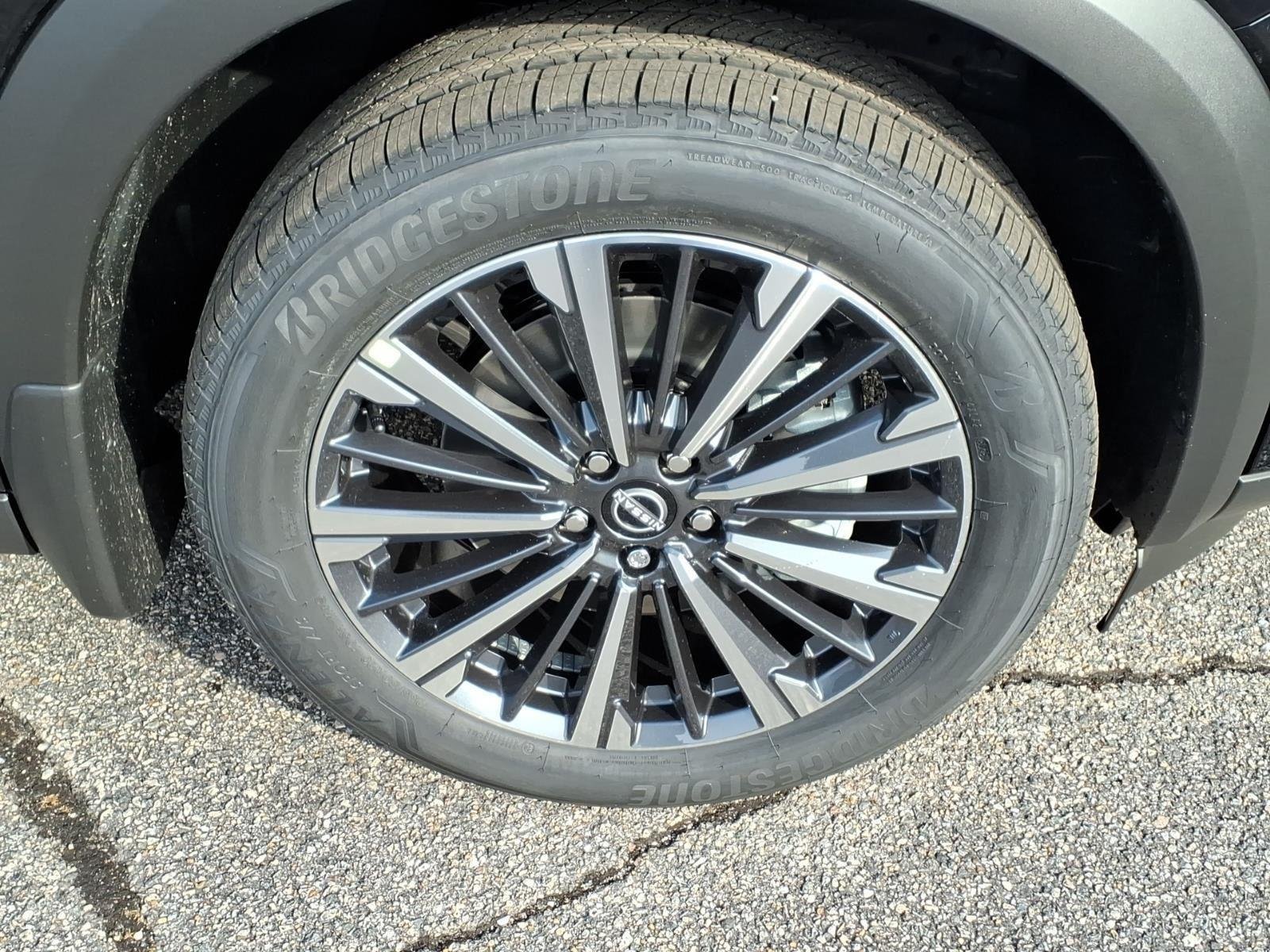 New 2026 Super Black Nissan Platinum image 5