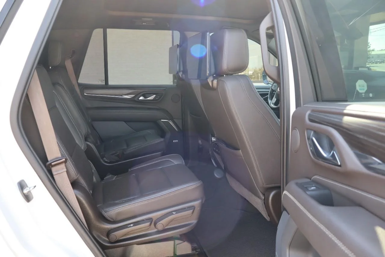 Used 2021 White Frost Tricoat GMC Denali image 34