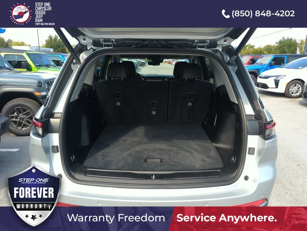 Used 2022 Silver Jeep 4xe image 31