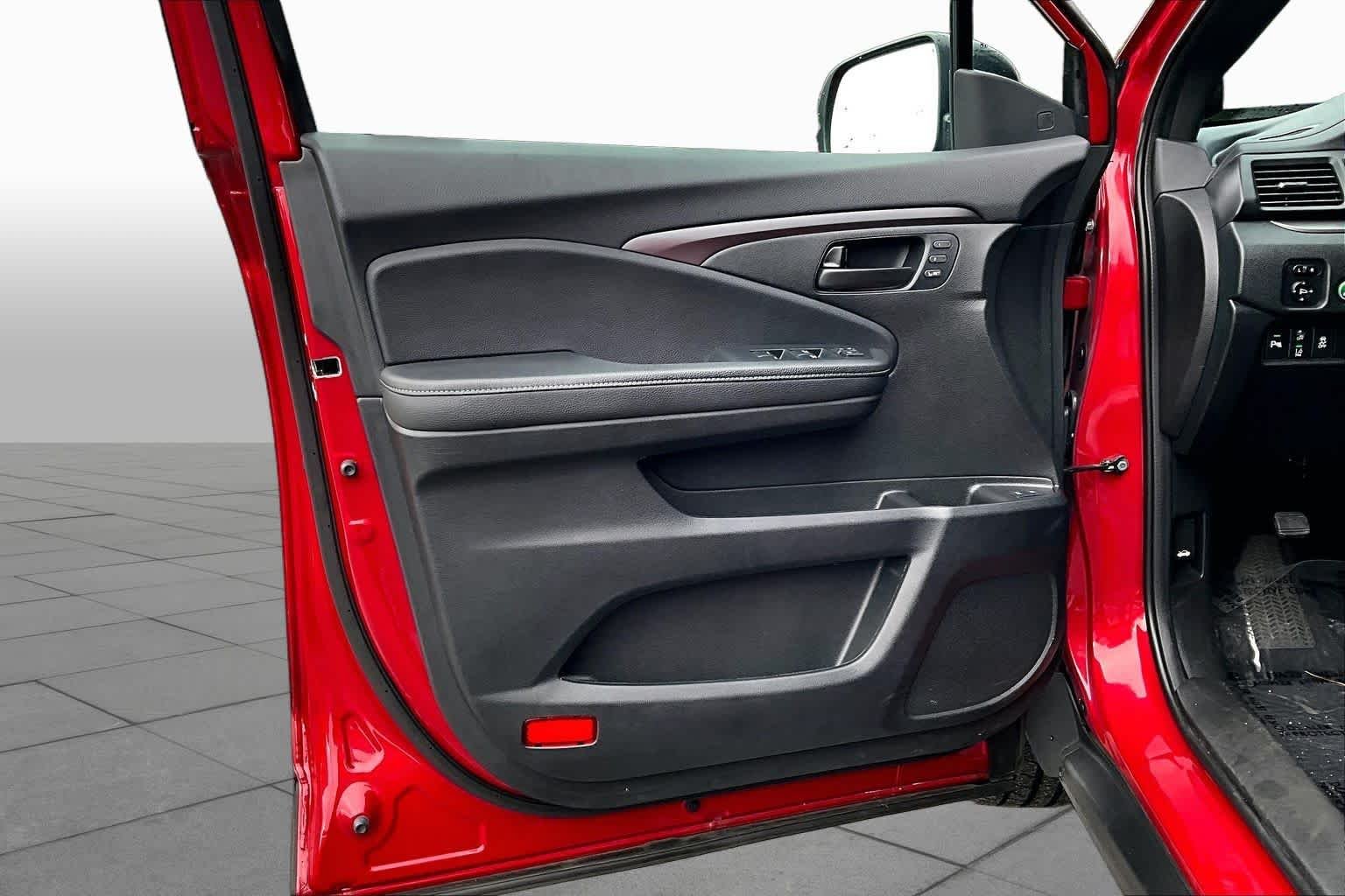 Used 2023 Radiant Red Metallic II Honda EX-L image 43