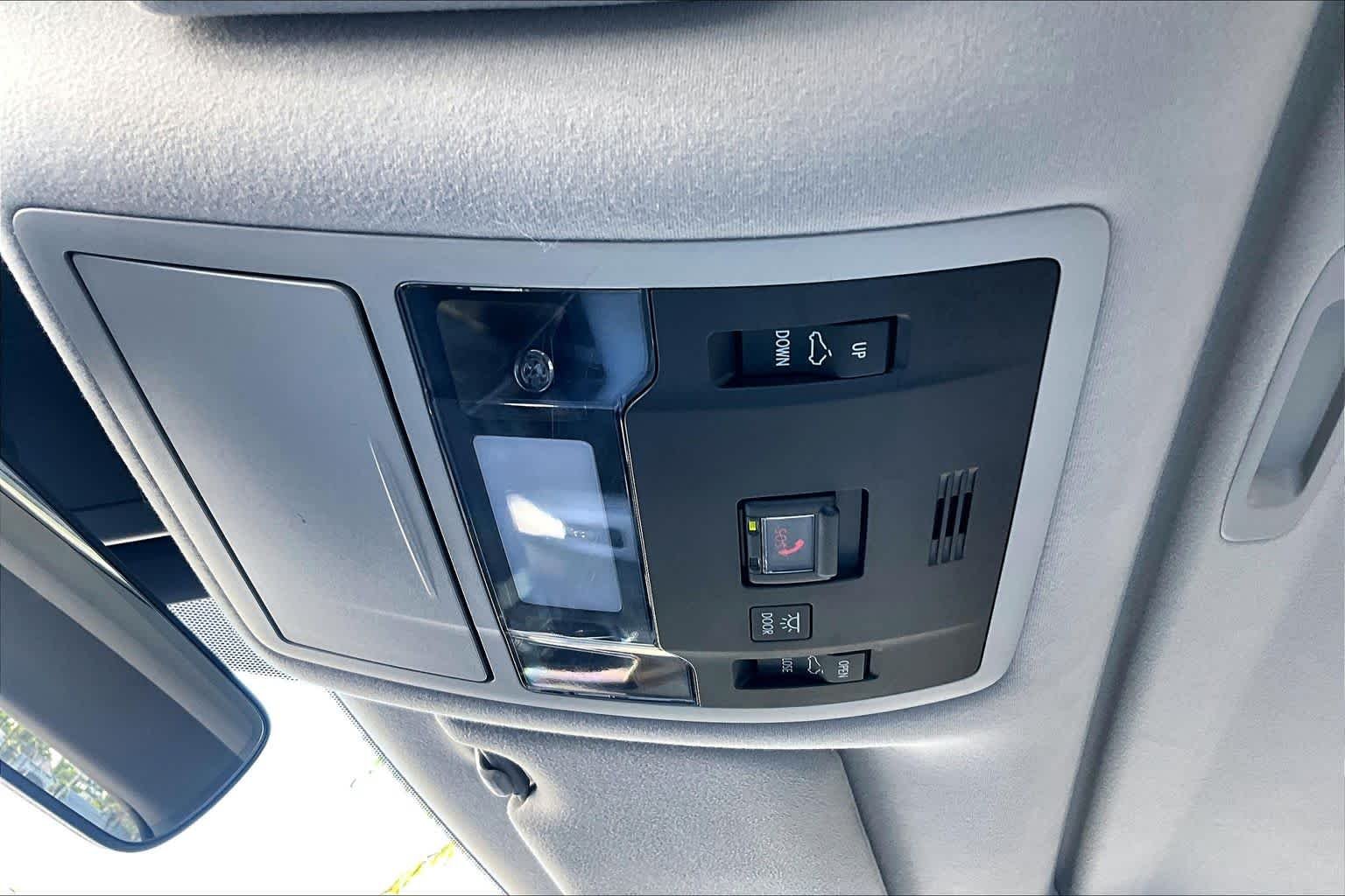 Used 2020 Atomic Silver Lexus  image 32