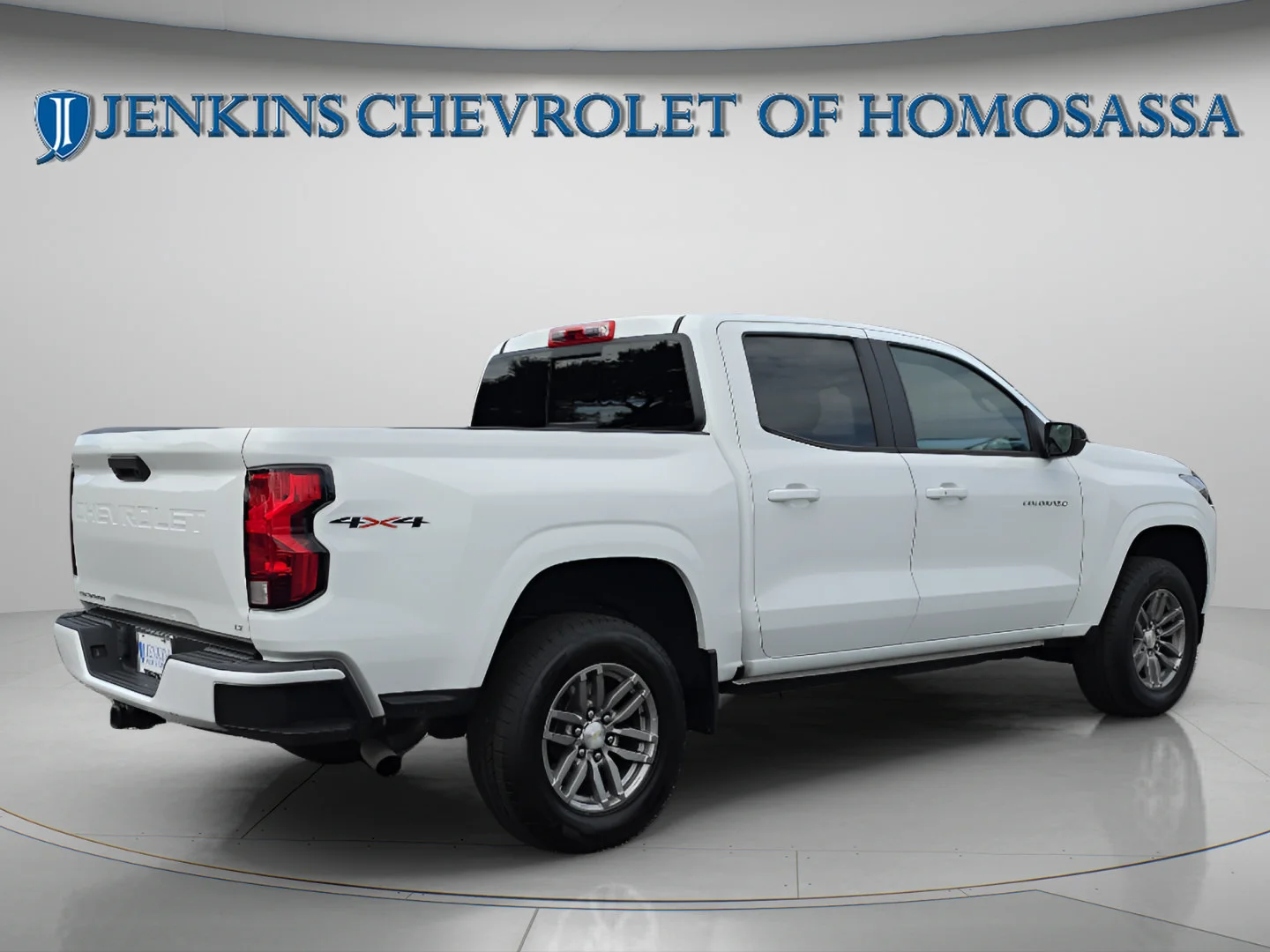 Used 2023 Summit White Chevrolet 4WD LT image 4