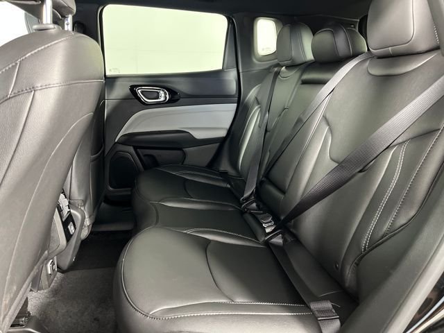 New 2026 Diamond Black Crystal Pearl-Coat Exterior Paint Jeep Limited image 10