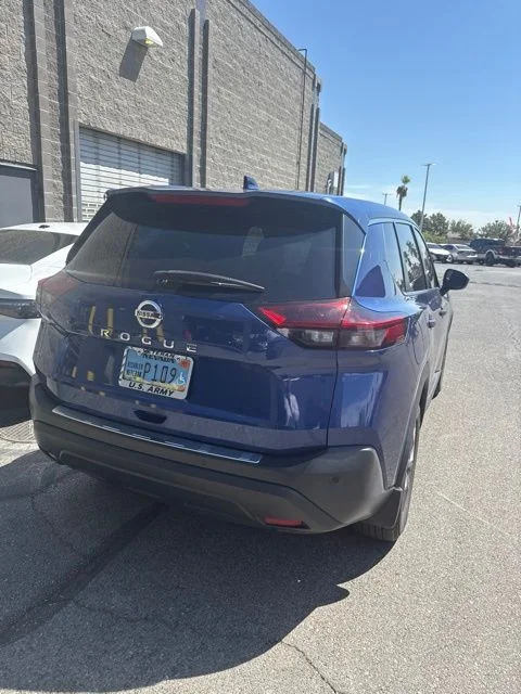 Used 2021 Caspian Blue Metallic Nissan S image 3