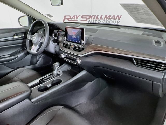Used 2025 White Nissan SV image 36