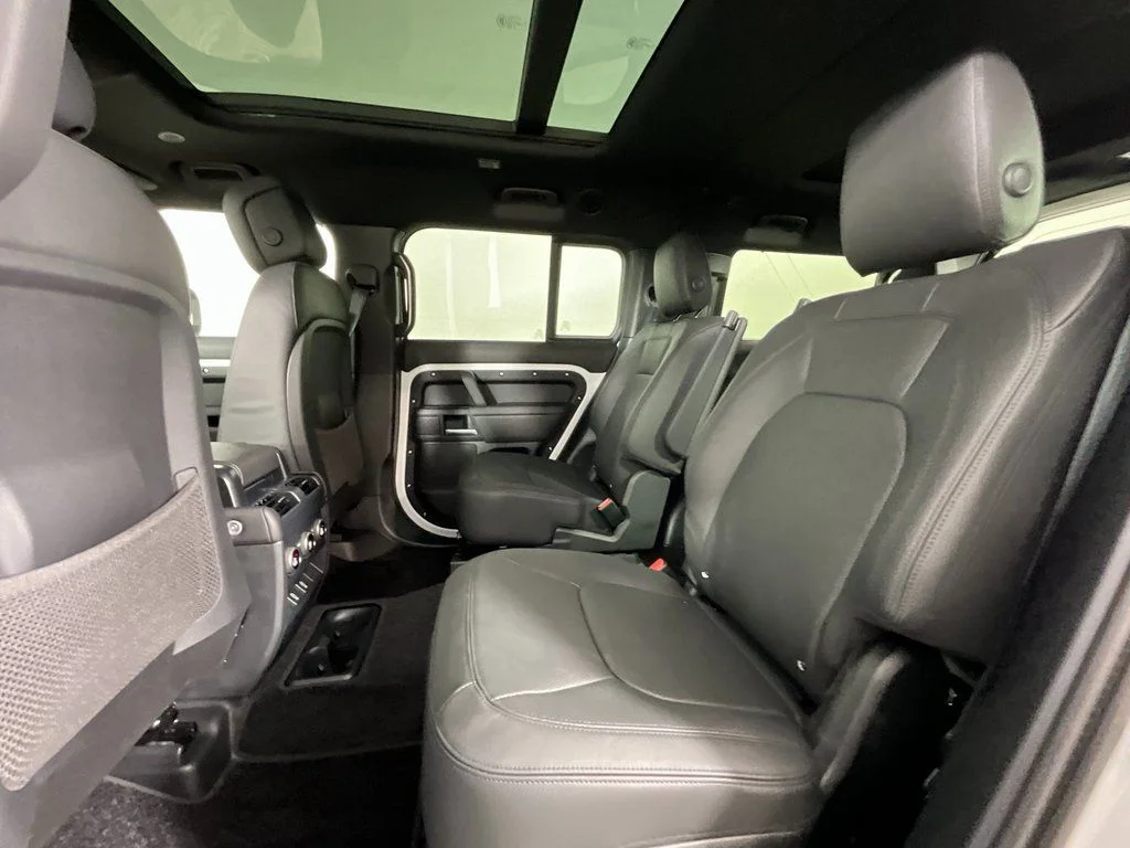 New 2026 Fuji White Land Rover X-Dynamic SE image 5