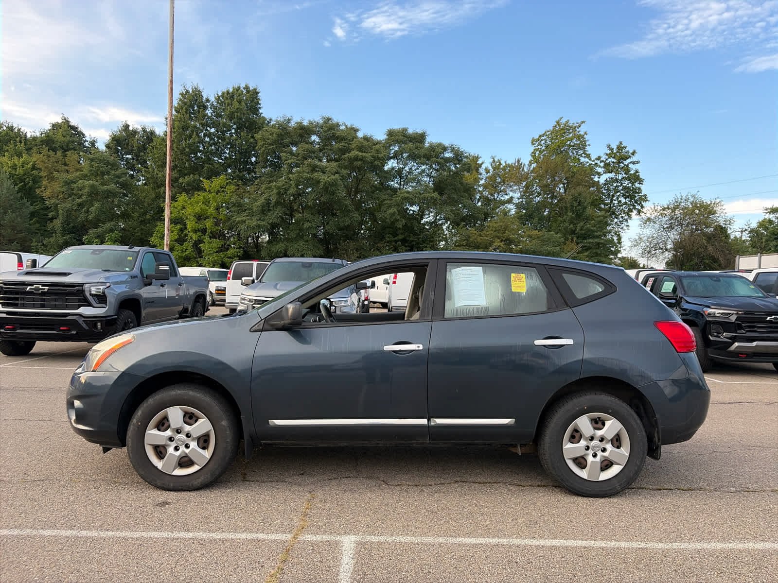 Used 2014 Blue Nissan S image 4