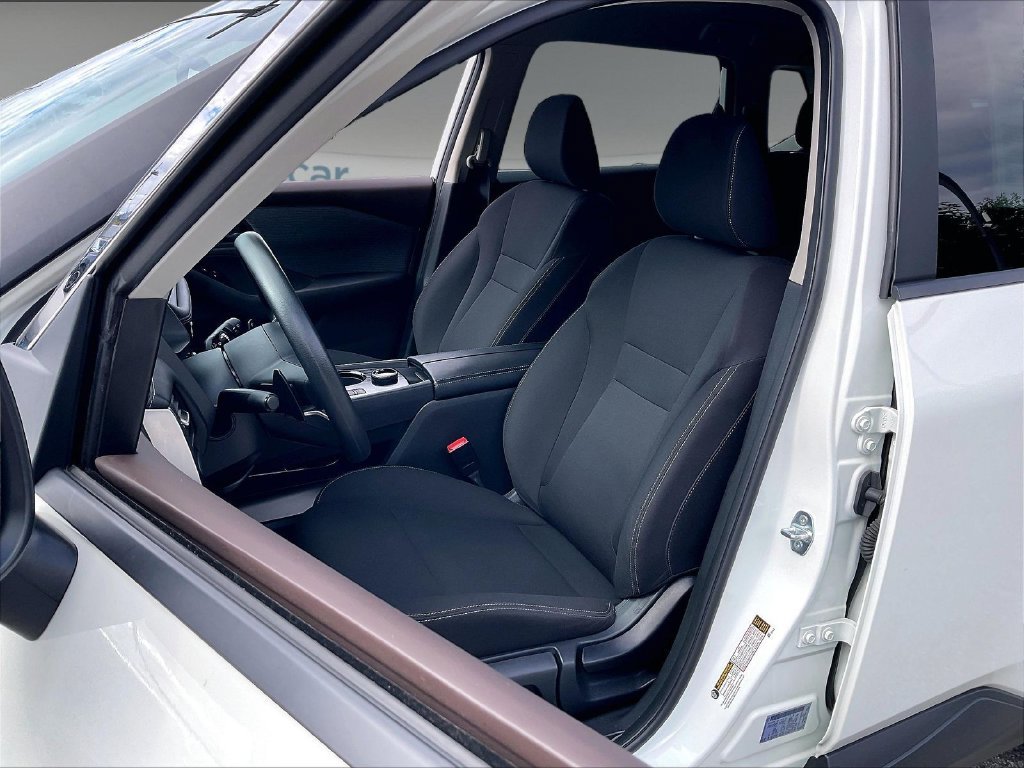 Used 2023 Glacier White Nissan S image 9