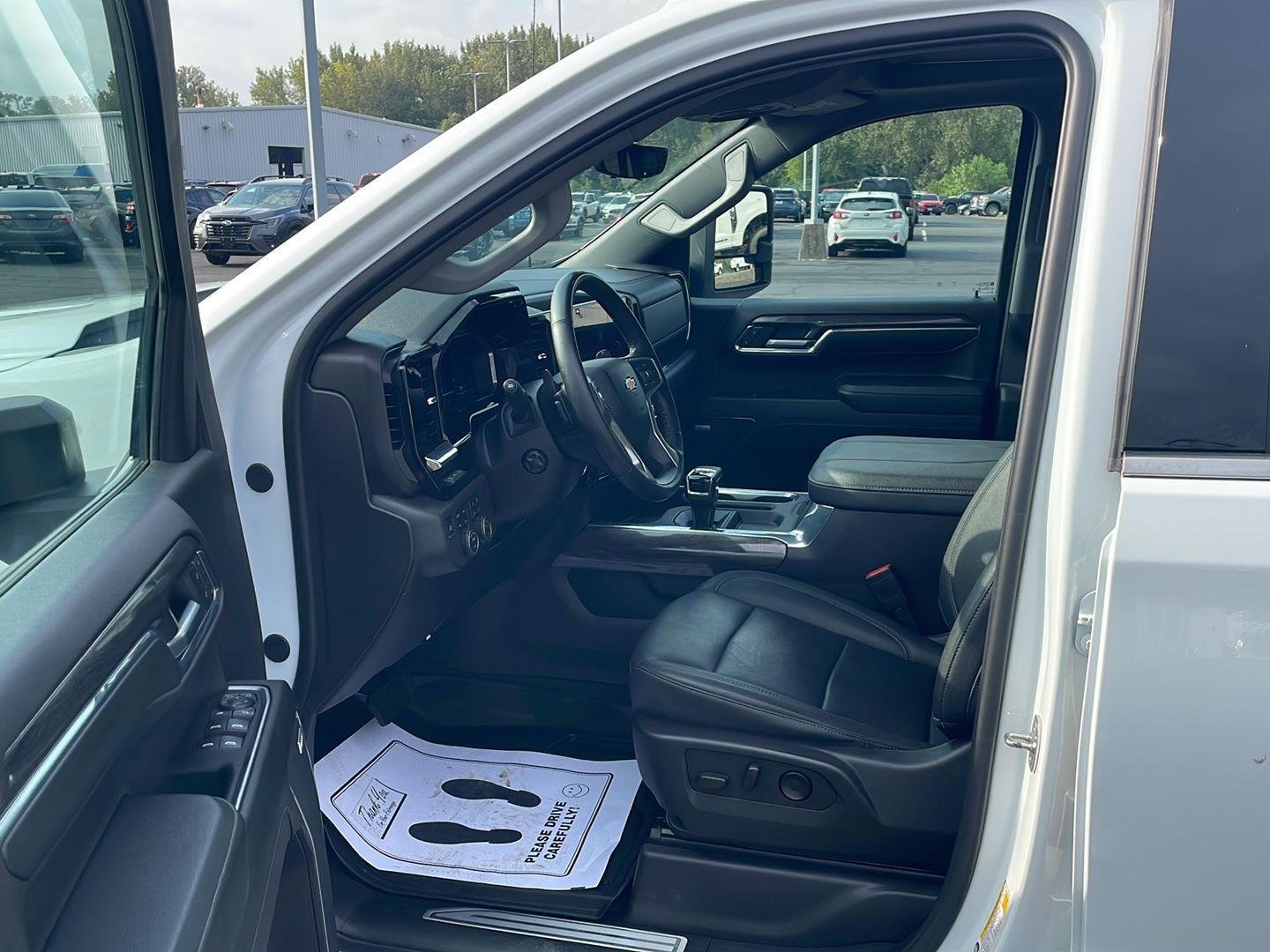 Used 2024 Summit White Chevrolet LTZ image 10