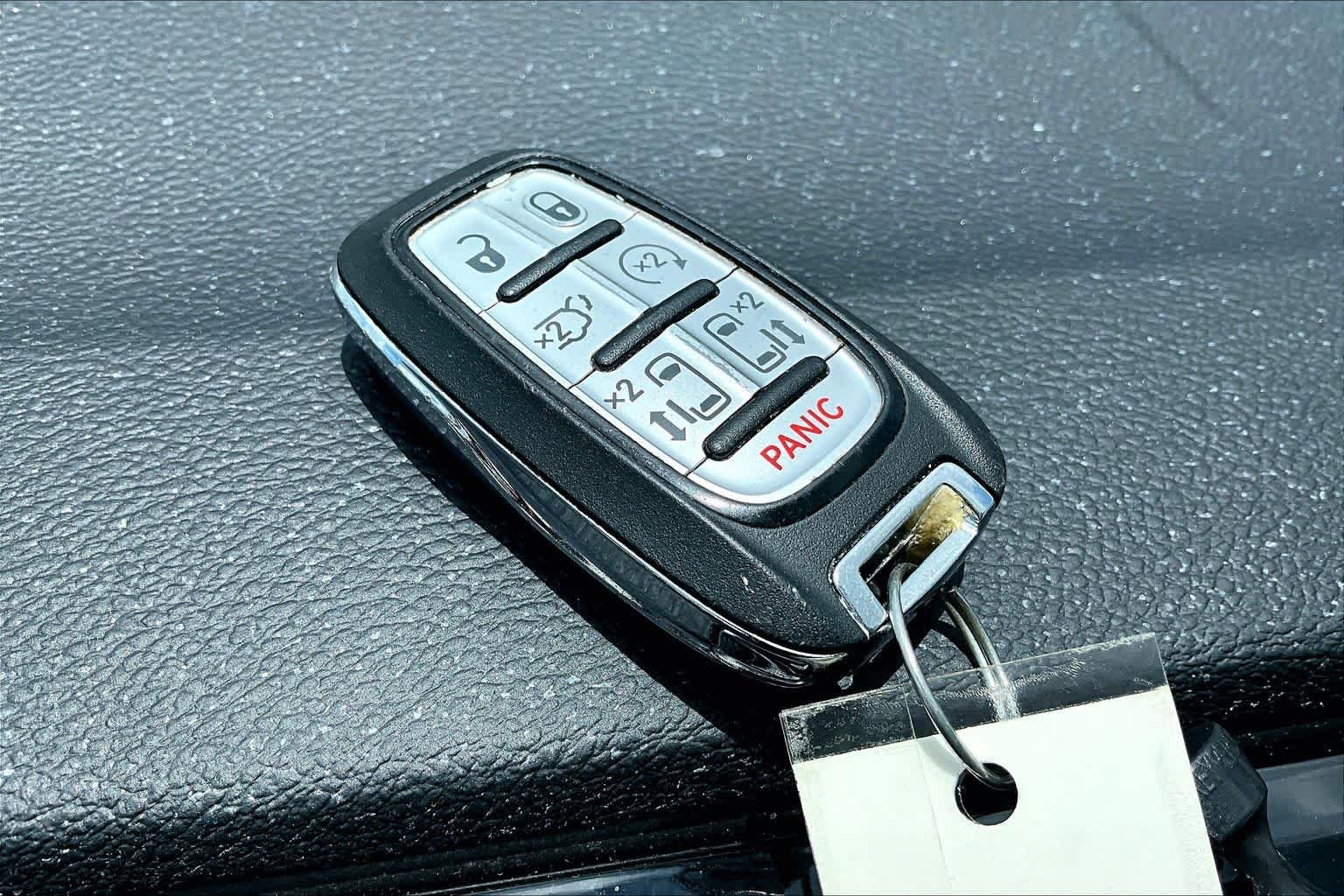 Used 2023 Silver Mist Clearcoat Chrysler Touring L image 15