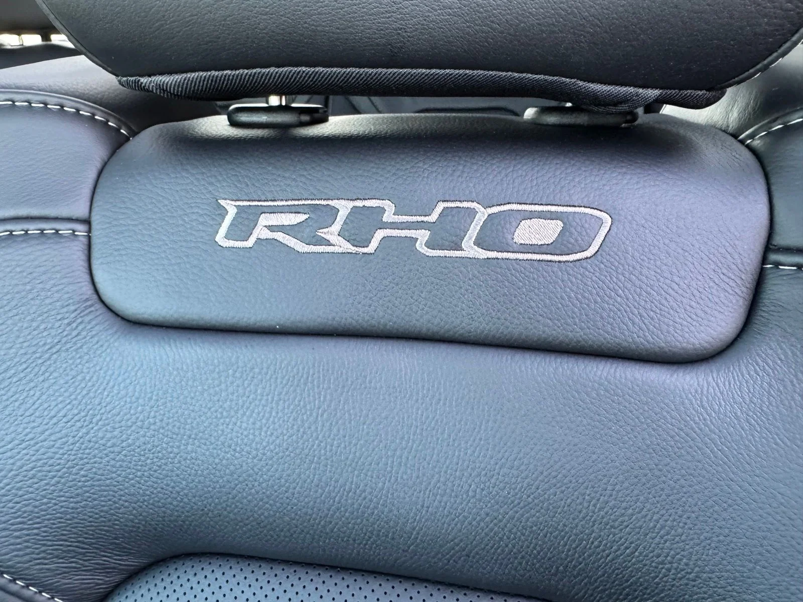 New 2026 Diamond Black Crystal Pearl-Coat Exterior Paint RAM RHO image 17