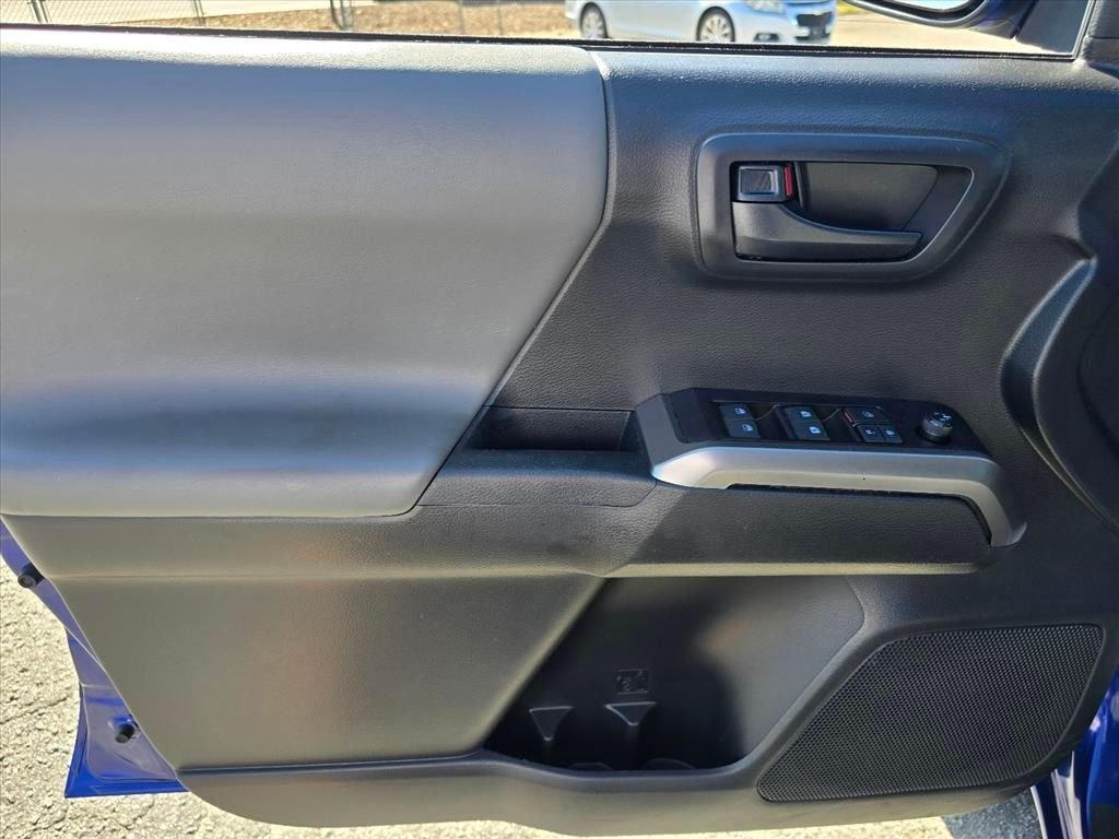Used 2023 Blue Toyota SR5 image 9