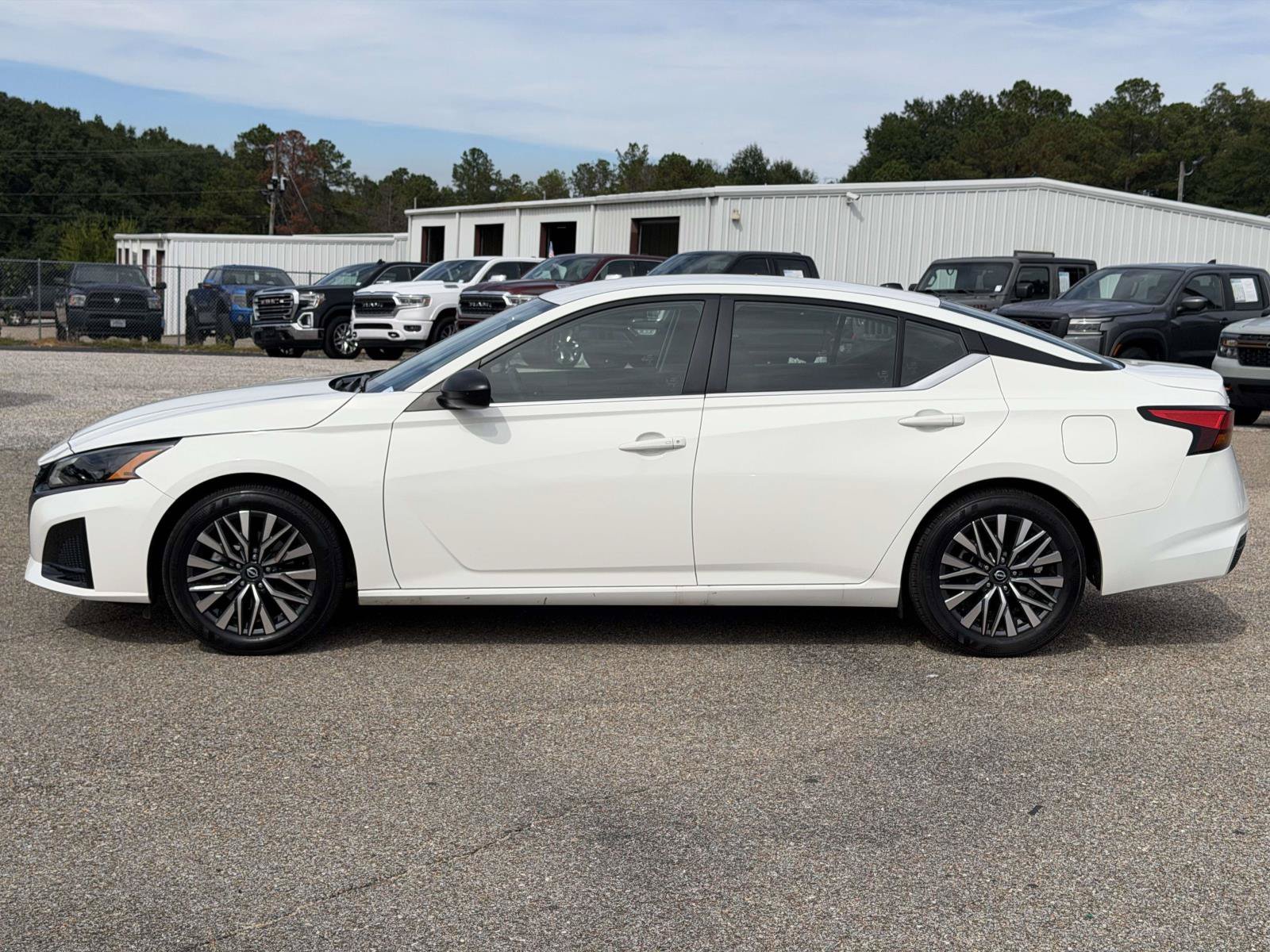 Used 2026 Glacier White Nissan SV image 6