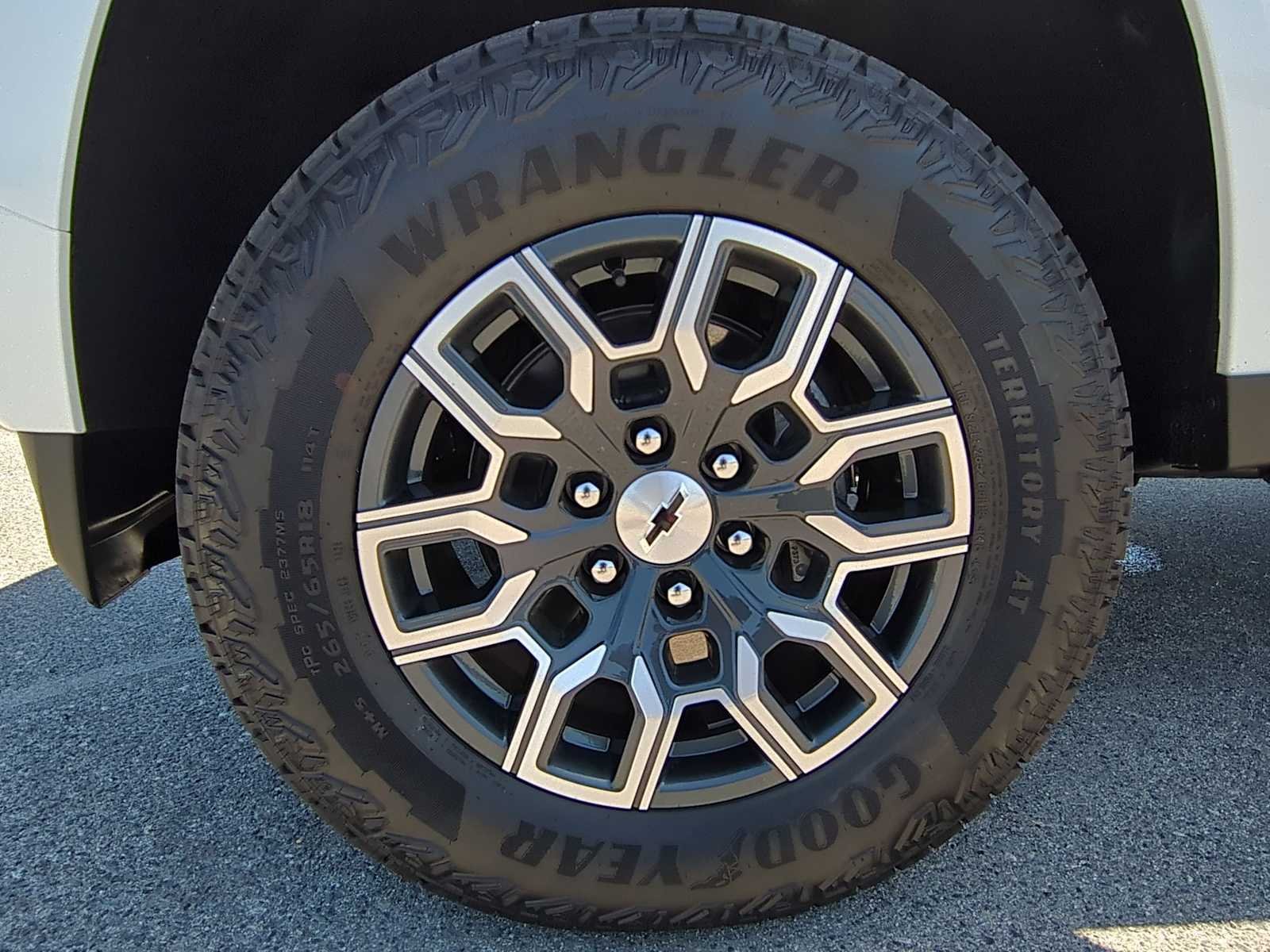 Used 2026 Summit White Chevrolet Z71 image 29