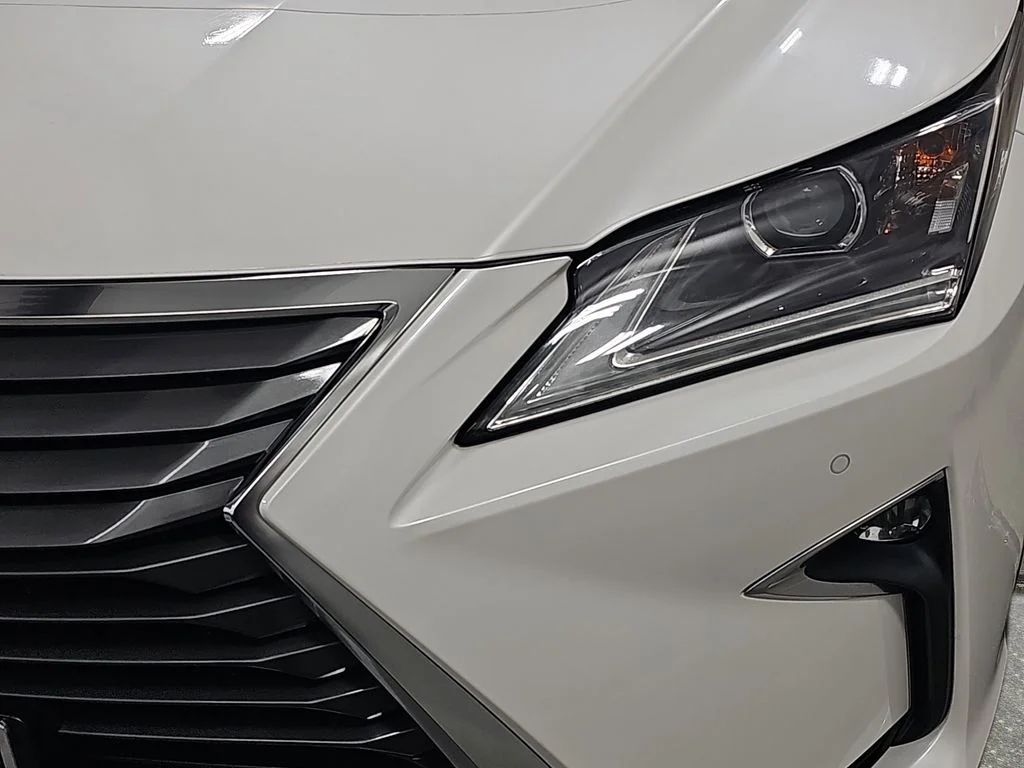 Used 2018 White Lexus 350L image 31