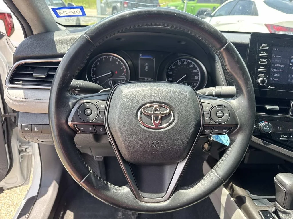 Used 2022 White Toyota SE image 21