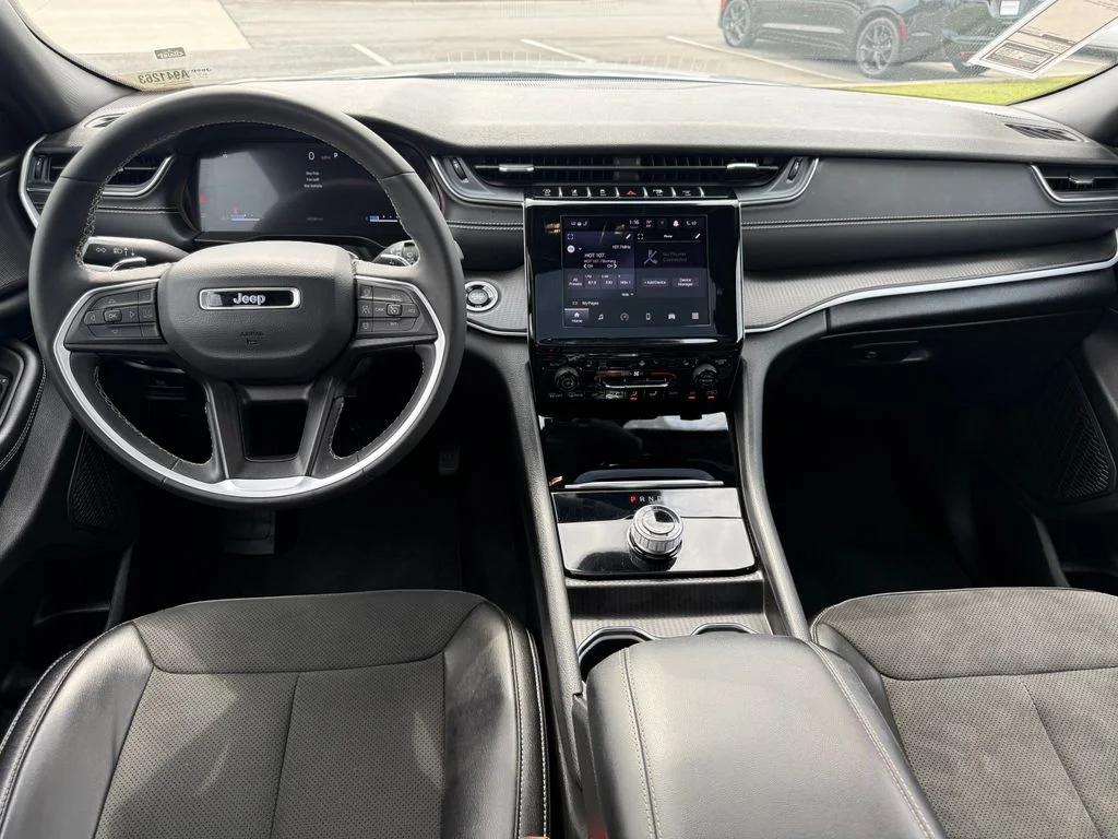 Used 2024 Silver Jeep Altitude X image 7