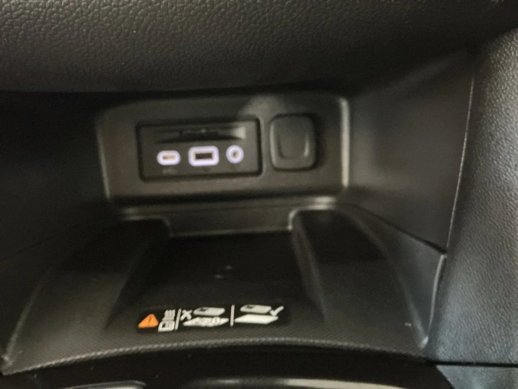 Used 2023 RADIANT RED TINTCOAT Chevrolet Premier image 18