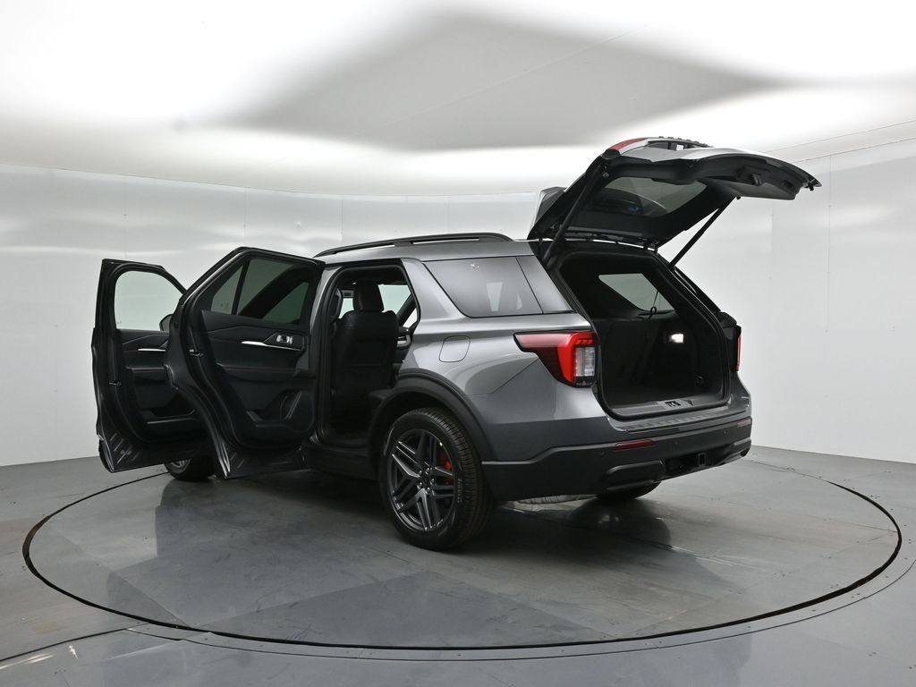 New 2026 Carbonized Gray Metallic Ford ST-Line image 33