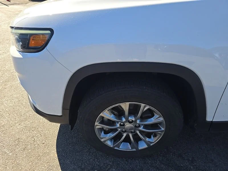 Used 2021 White Jeep Latitude Lux image 10