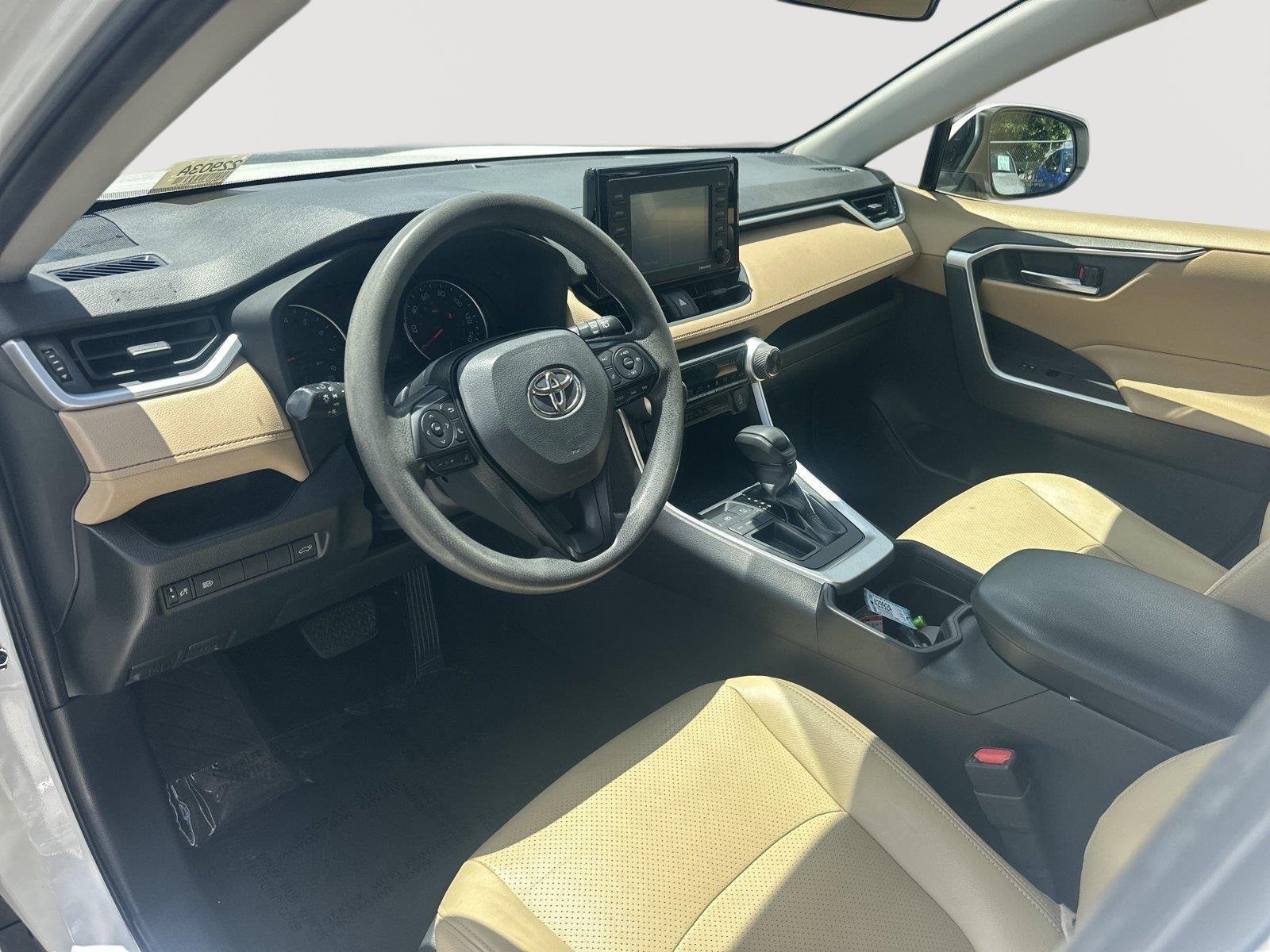 Used 2020 Super White Toyota XLE image 9