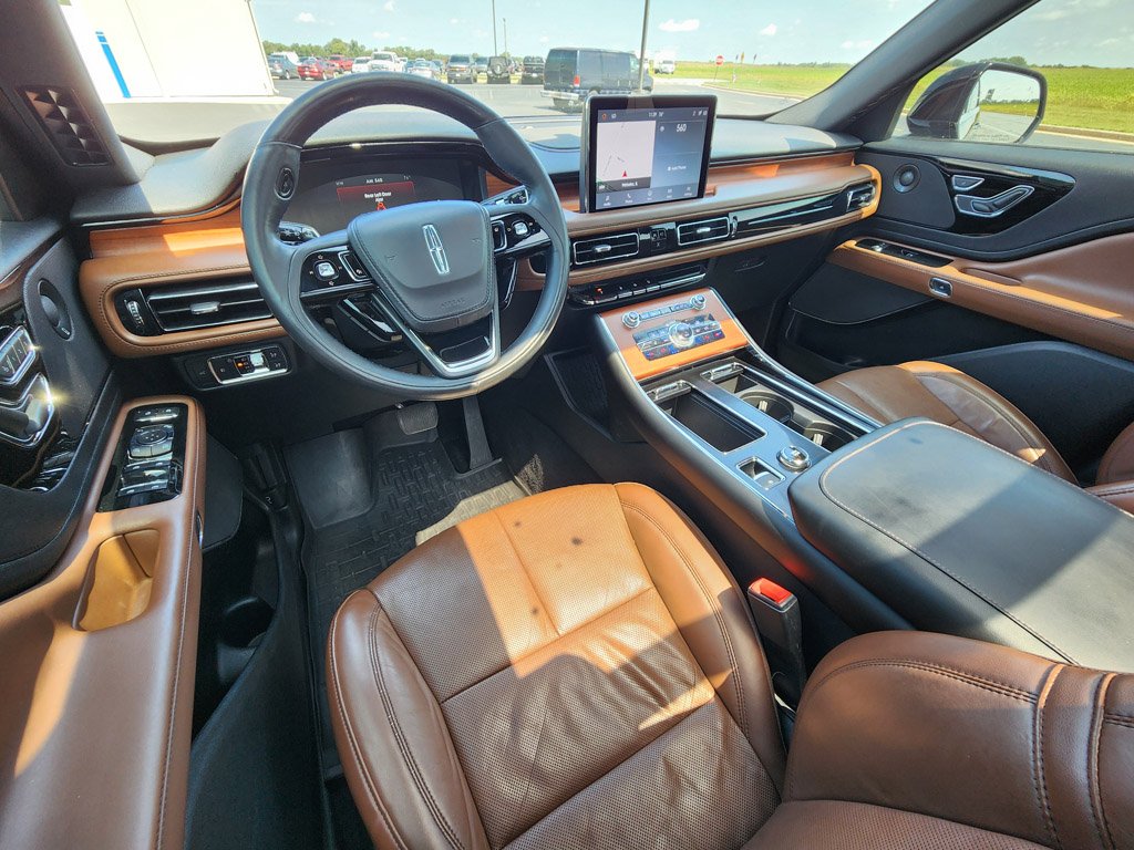 Used 2020 Infinite Black Metallic Lincoln Reserve image 12