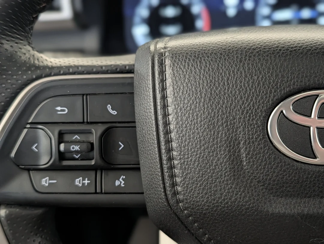 Used 2025  Toyota Hybrid - - 4x4 - 2.4L Turbo I-4 Hybrid - 275 HP - 3rd Row - Blind Spot - Adaptive Cruise & More! image 17