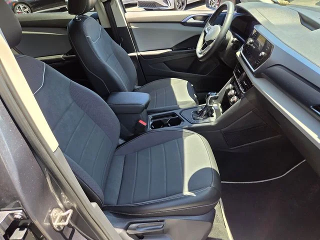 Certified Used 2023  Volkswagen 1.5T SE image 17