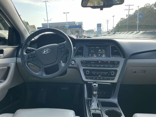 Used 2017 Silver Hyundai Sport image 14