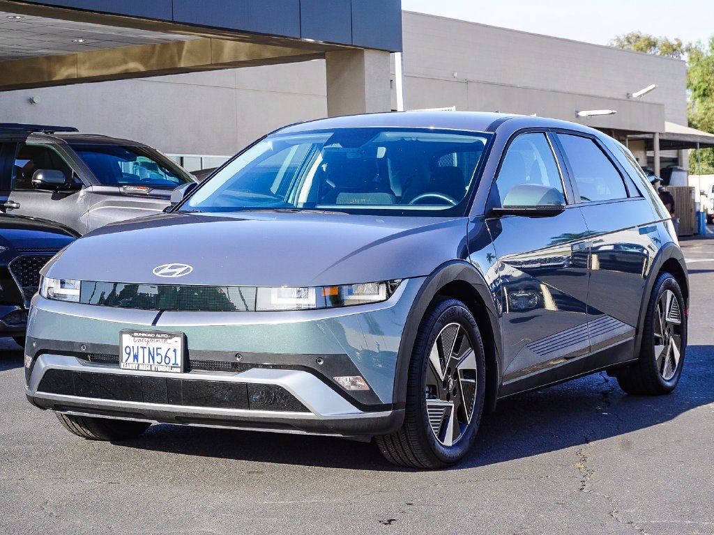 Used 2026 Green Hyundai SE Standard Range image 3