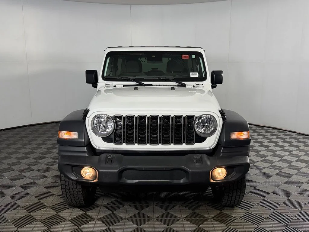 Used 2025 White Jeep Sport S image 10