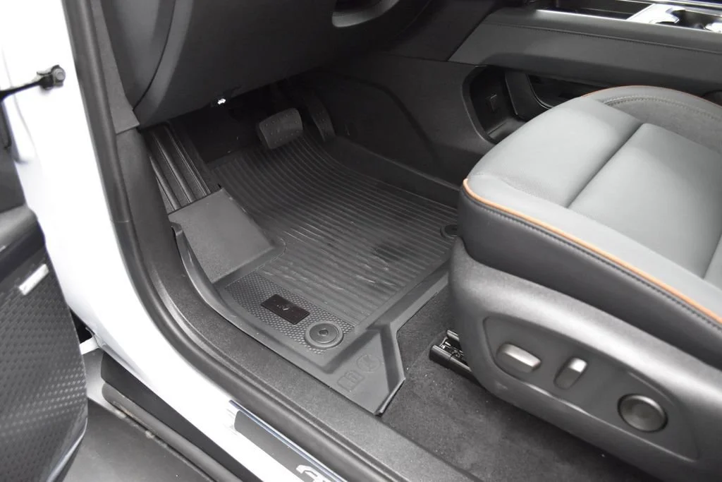 2026 GMC Acadia AT4 - Photo 22