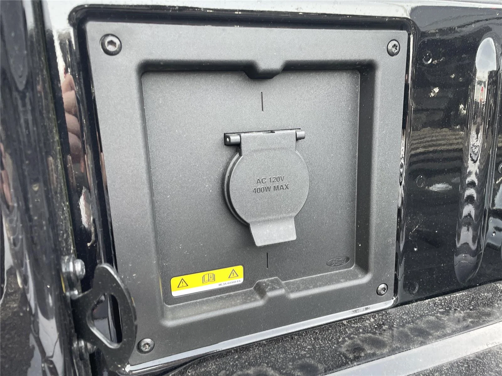 New 2026 Agate Black Metallic Ford XLT image 6
