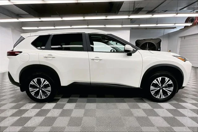 Used 2023 Pearl White Tricoat Nissan SV image 15
