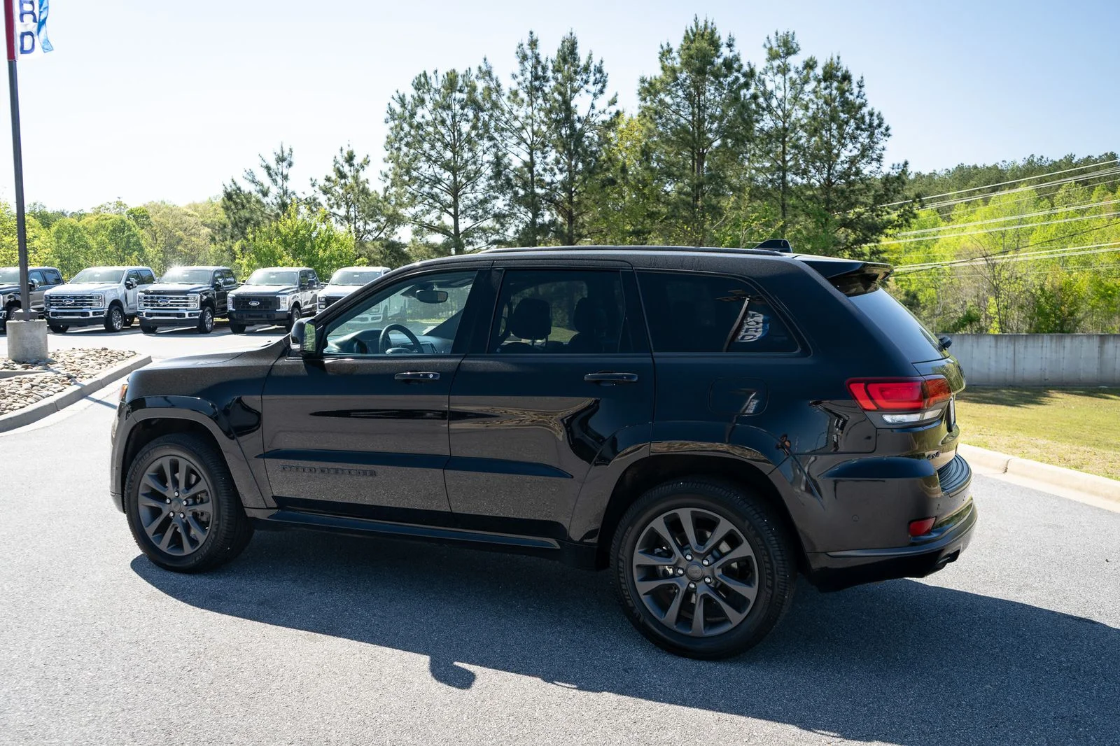 Used 2019 Black Jeep Overland image 7