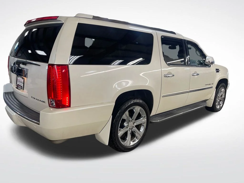 Used 2013 White Cadillac Luxury image 5