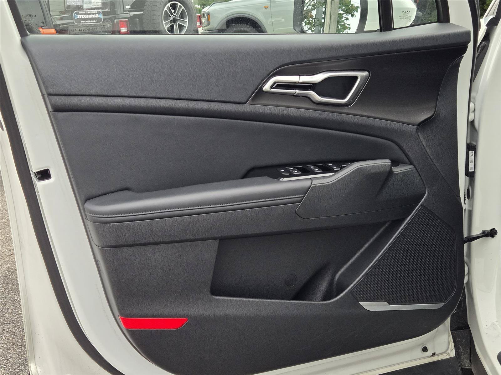 Used 2025 Snow White Pearl Kia EX image 19