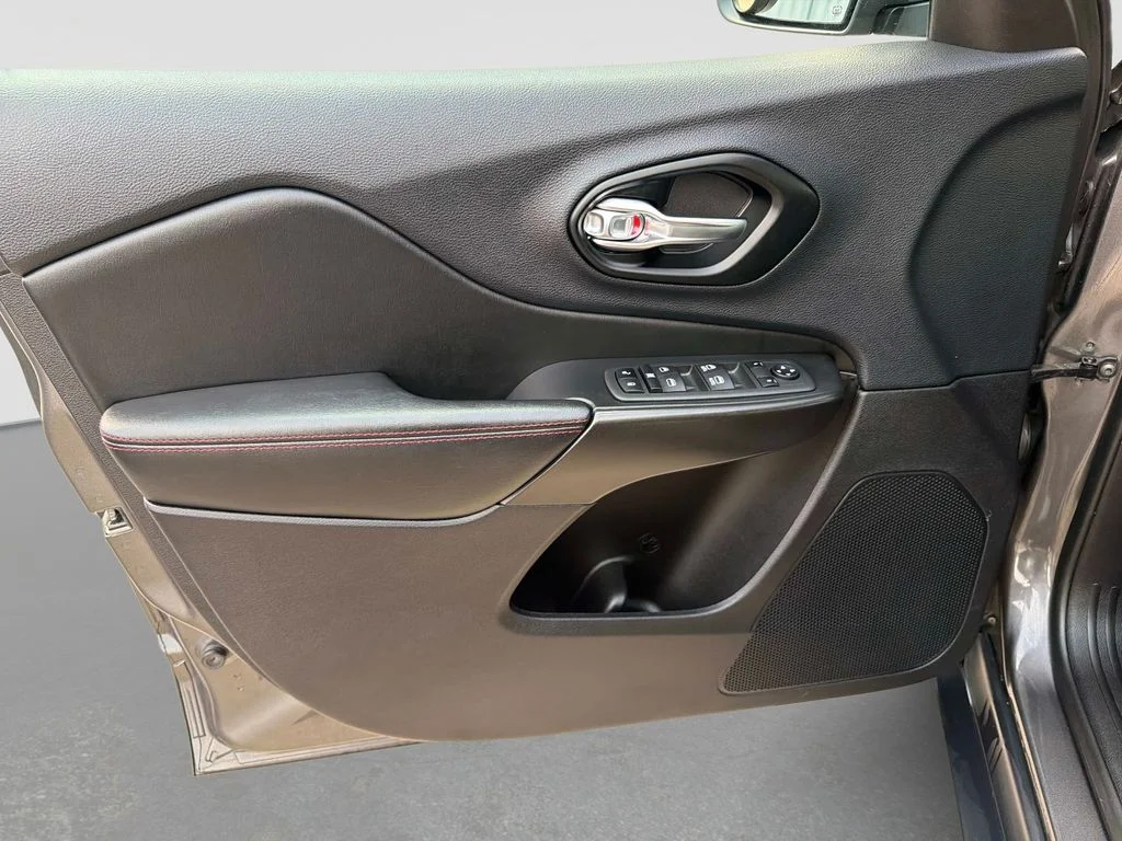 Used 2022 Gray Jeep Trailhawk image 18