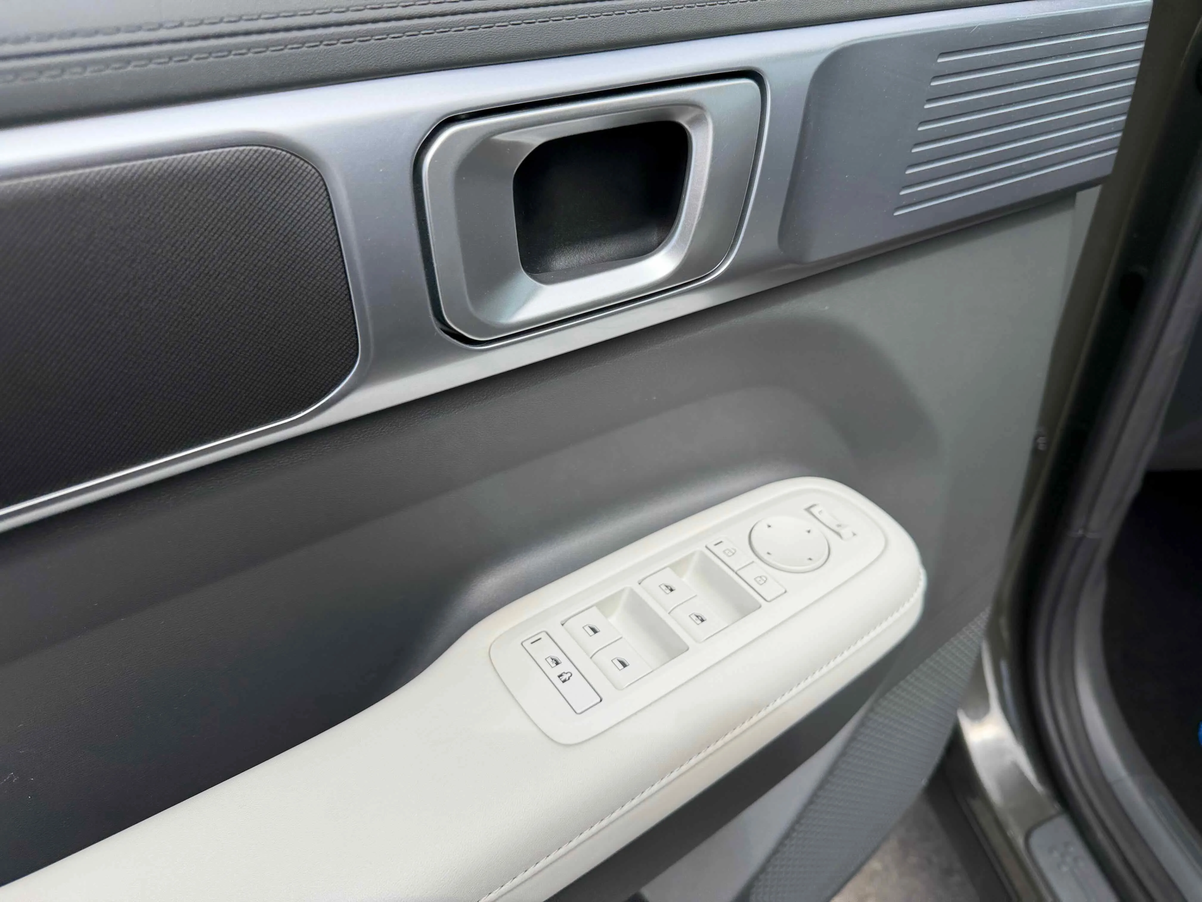Used 2025 Rockwood Green Hyundai SEL image 13