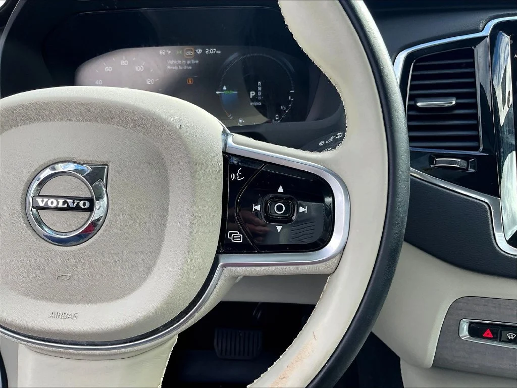 Used 2022 Crystal White Volvo T8 Inscription Extended Range 6P image 14