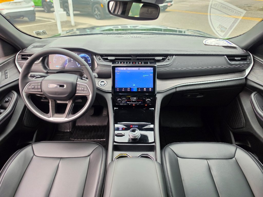 Used 2024 Diamond Black Crystal Pearl Coat Jeep Limited image 2