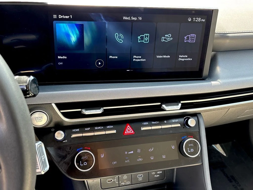 Used 2025 Abyss Black Hyundai SEL image 19