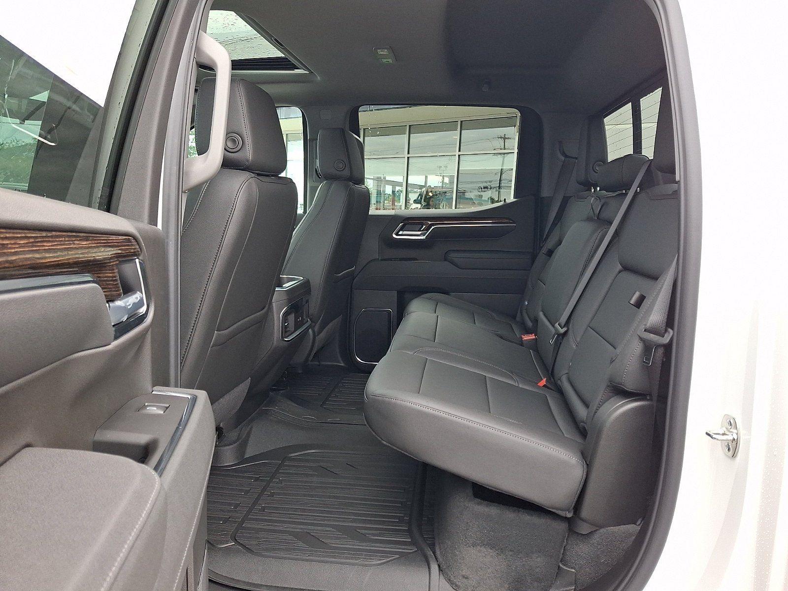 New 2026 Summit White GMC Elevation image 5
