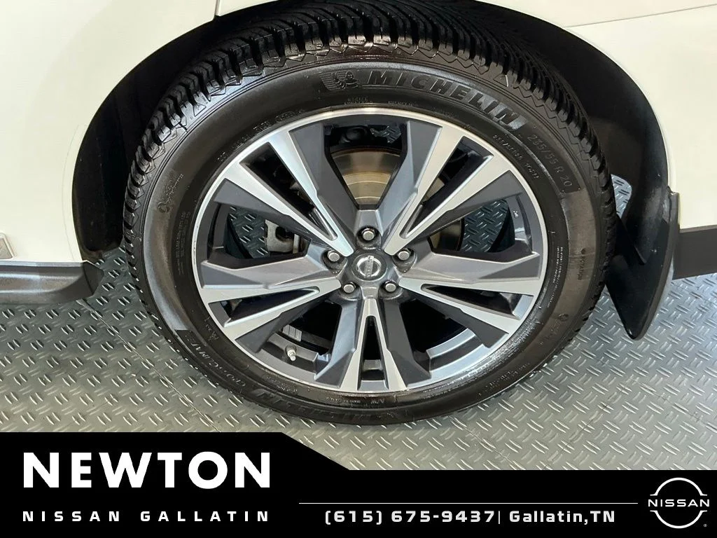 Used 2019 Pearl White Nissan Platinum image 58