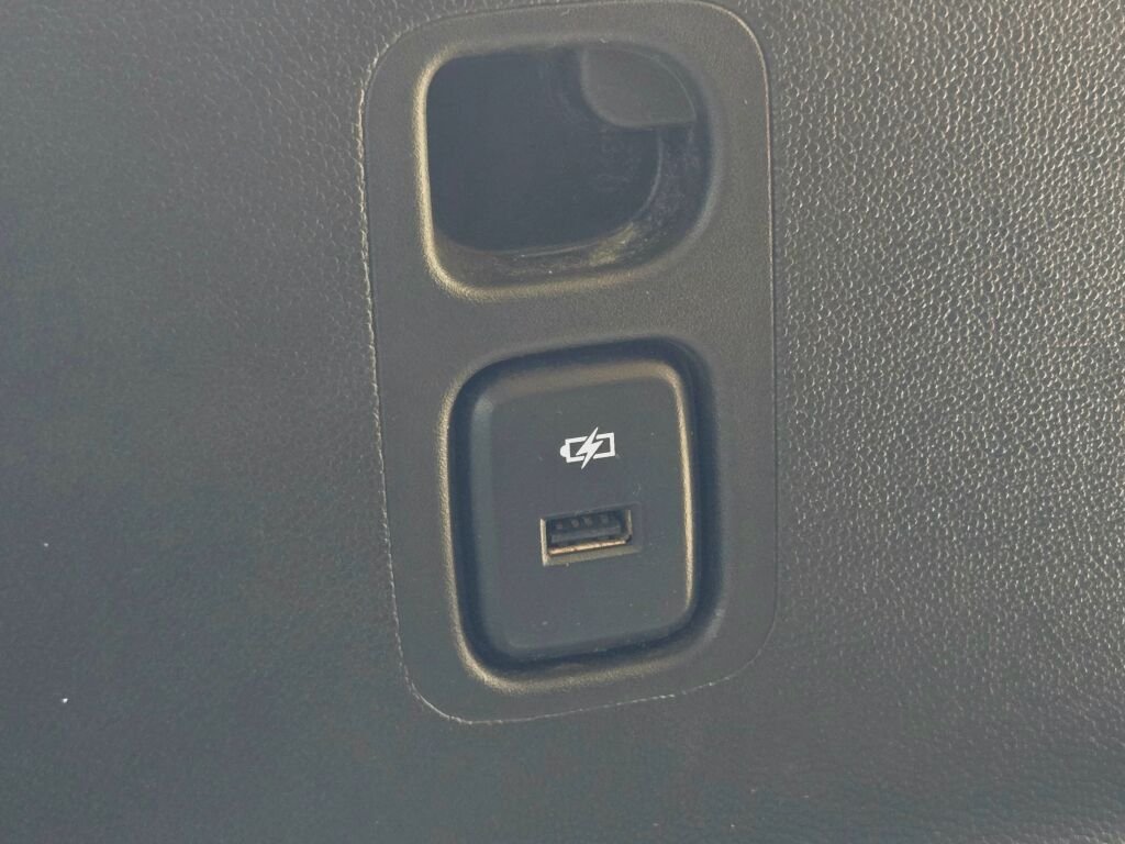 Used 2018 Silver Buick Essence image 19