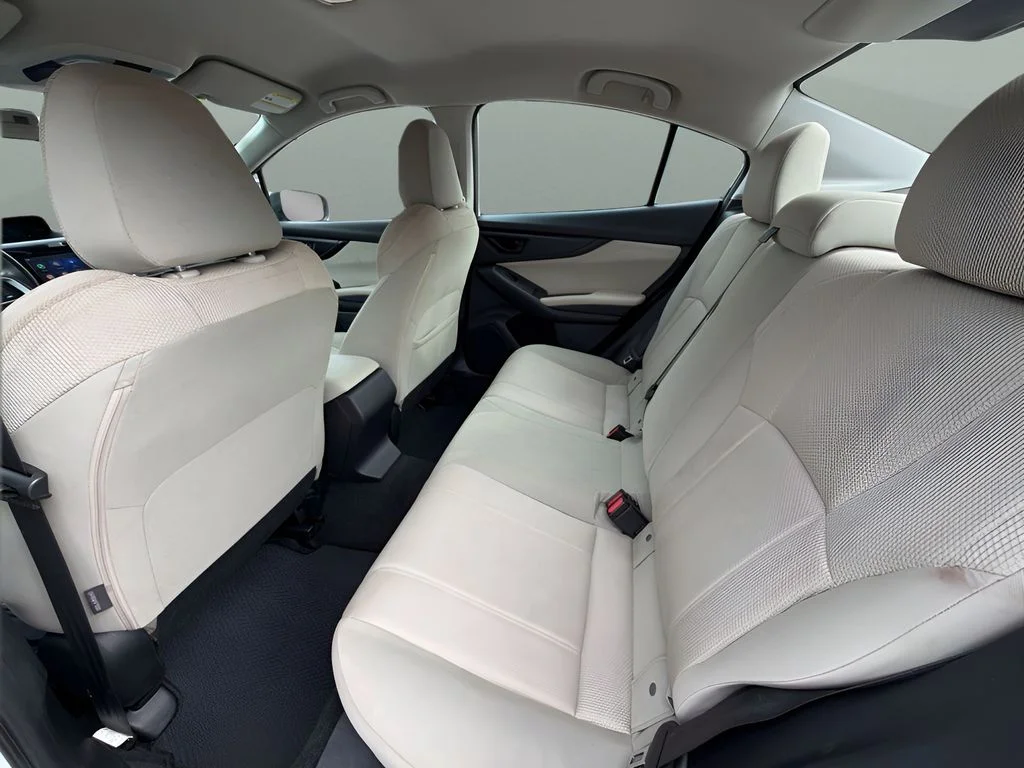 Used 2020 White Subaru Base image 18