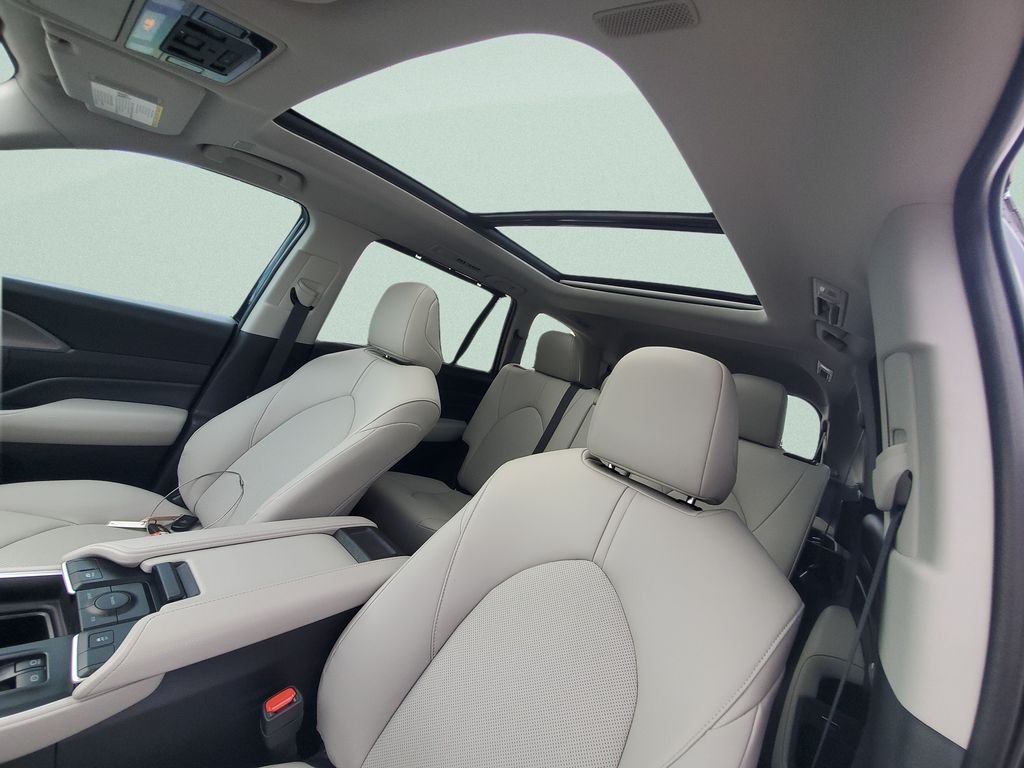Certified Used 2026  Toyota XLE image 17