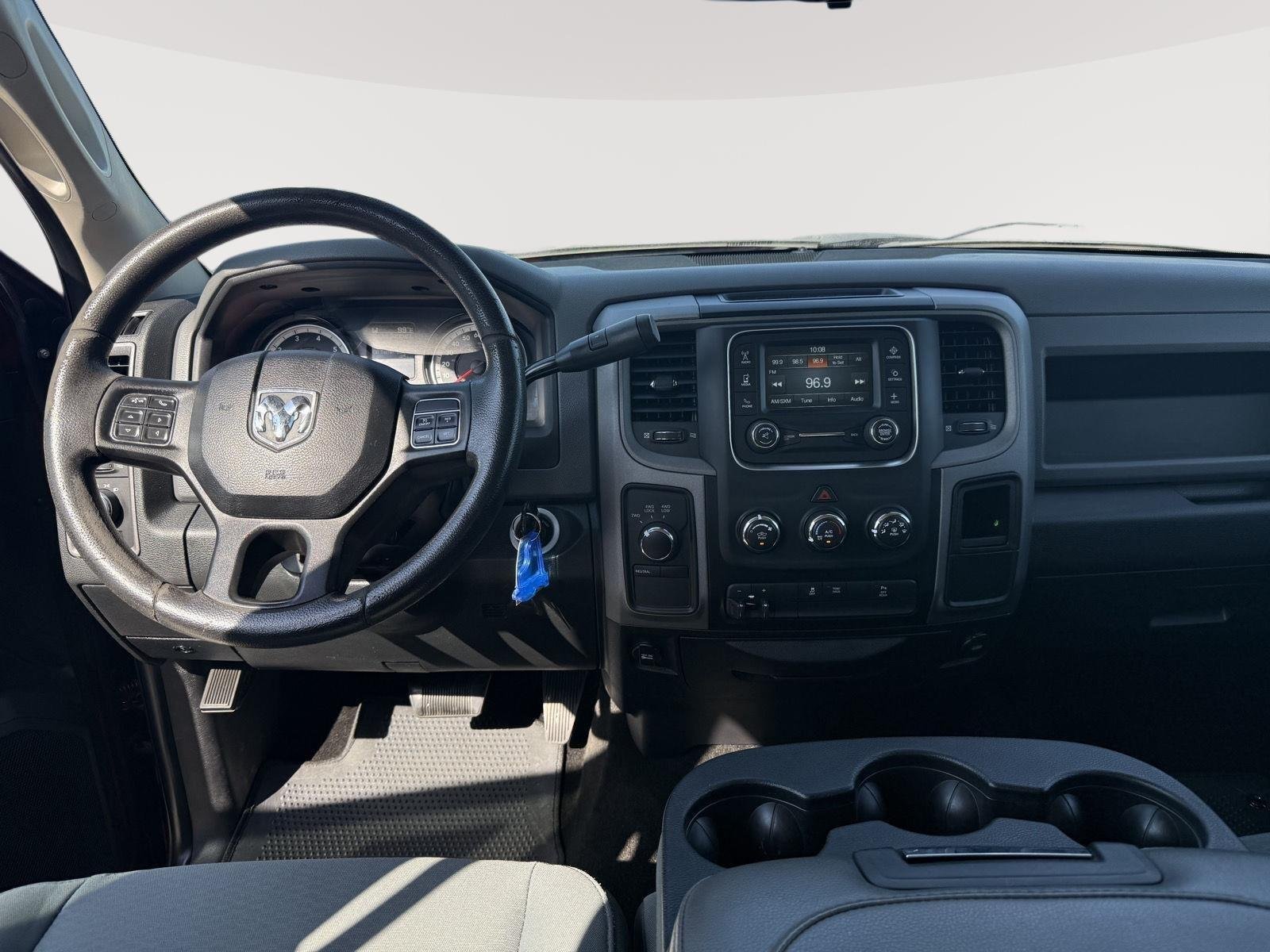 Used 2016 Delmonico Red Pearlcoat Ram Tradesman image 19