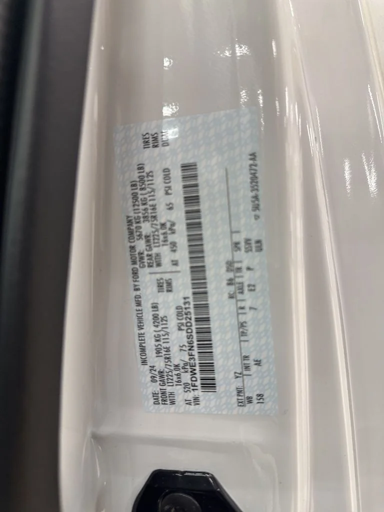 New 2025 Oxford White Ford E-350 SRW image 27